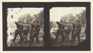 Sem título [soldados americanos posando com armas], 1850-1900. de Mathew Brady