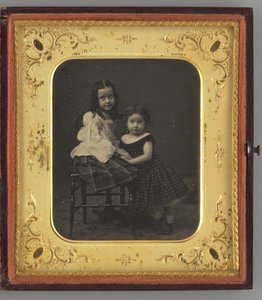 Untitled Portrait of Two Girls, 1861. de Mathew Brady
