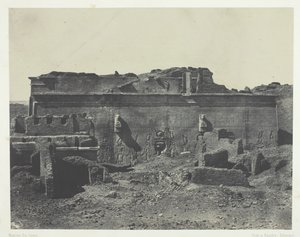 Fachada posterior, Grande Templo de Denderah Teutyres, Alto Egito, 184951, impresso em 1852. de Maxime Du Camp