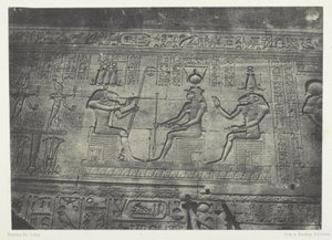 Grande Templo de Denderah (Teutyres), esculturas da fachada posterior; Alto Egito, placa 19 do álbum "Egypte, Nubie, Palestine et Syrie" (1852) de Maxime Du Camp