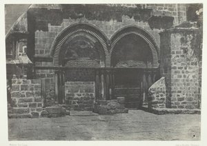 Jerusalém, arcadas inferiores da Igreja do Santo Sepulcro, Palestina, 184951, impresso em 1852. de Maxime Du Camp