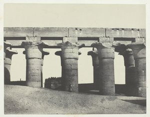 Luxor, Grande Colonnade do Palácio, Tebas, 184951, impresso em 1852. de Maxime Du Camp