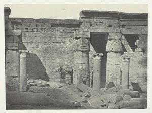 Medinet-Habu, Peristyle of the Palace of Ramses-Meiamun, Thebes, 184951, impresso em 1852. de Maxime Du Camp