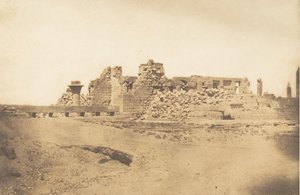 Ruínas do Salão do Hipostilo do Palácio de Karnac - Vista do sudoeste, 1849-50. de Maxime Du Camp