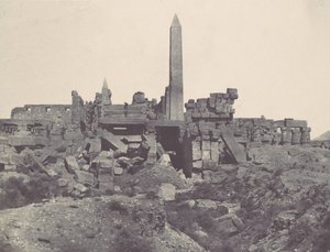 Tebas. Palácio de Karnak. Santuário de granito e salão hipostilo, 1850. de Maxime Du Camp