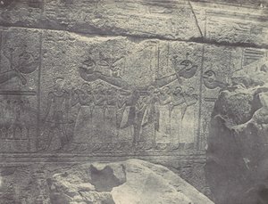 Tebas. Palácio Karnak. Esculturas exteriores do Santuário do Granito, 1850. de Maxime Du Camp