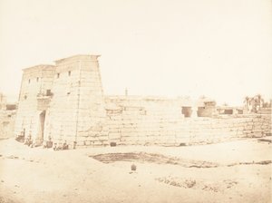 Vista geral do Templo de Khons, em Karnac, Tebas, 1849-50. de Maxime Du Camp