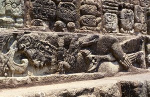 Prisioneiro dos degraus da Escadaria Hieroglífica, Copan, Período Clássico Atrasado (600-900) c.760 dC
