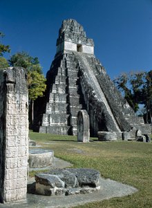 Templo Tikal I ou Templo da Grande Onça Pintada, séculos VII a VIII