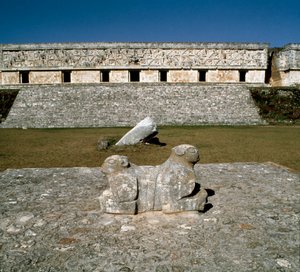 Vista do palácio do governador, altar das duas onças, séc. IX-XVIII de Mayan