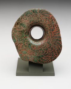 Earflare com imagem incisa da Divindade Principal do Pássaro, c.300-500 (jadeíte) de Mayan Mayan