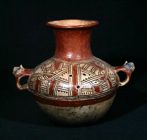 Urna funerária com buracos de Utatlan (Cumarcaaj), Quiche, Guatemala, América Central, Período Pós Clássico (terracota) de Mayan Mayan