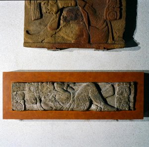 Lintel 27 de Tonina, Chiapas, México, Período Clássico Final (600-900 d.C.) (pedra) de Mayan Mayan