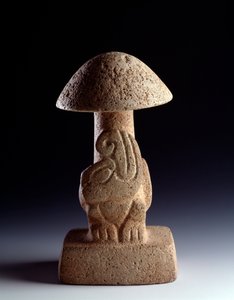 Arte pré-colombiana, civilização Maia, período pré-clássico: escultura de basalto em forma de fungo com a representação de uma serpente estilizada. de Kaminaljuyu, Guatemala. Dim. 28,5 x largura 15,8 cm Guatemala, Museo Nazionale di Archeologia e Etnologia
