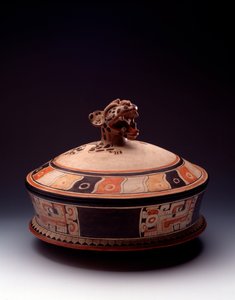 Arte pré-colombiana, civilização Maia, período inicial clássico: vaso de barro com tampa decorado com cabeça de onça-pintada. De Tikal, Guatemala Sun. h. 26,5 x largo. 31 cm Guatemala, Museo Nazionale di Archeologia e Etnologia - Arte Pré-colombiana, Civil