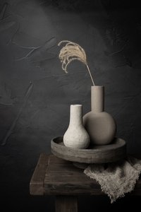 Natureza-morta minimalista de cerâmica de Mayra Pama