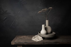 Natureza-morta moderna com vasos de Mayra Pama