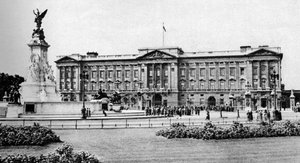Palácio de Buckingham após sua restauração, Londres, 1926-1927.