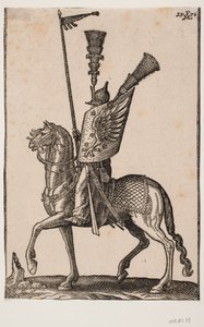Soldado montado, perfil a v.; lança com galhardete, capacete de metal com pluma muito alta, escudo com asa de águia e uma pluma alta adicional