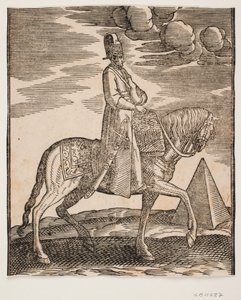 Cavaleiro com cantil no pescoço, perfil para a direita; uma espada à sua direita e bagagem à sua frente, pendurada na sela; à direita, ao fundo, uma pirâmide de Melchior Lorck