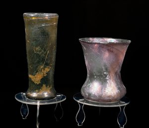 Civilização bárbara: taças de vidro do período merovíngio. Século VI-XVII. Estrasburgo, Museu Arqueológico do Palais Rohan
