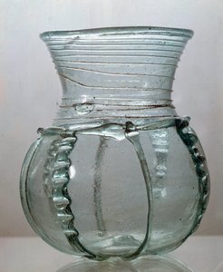 Arte merovingiana: vidro de charme. Gaulês do século VI. Museu Nacional de Arqueologia de Saint Germain en Laye