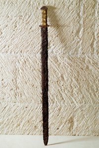 Merovingian art: epee, século VI. Gaulês. Museu Arqueológico Nacional de Saint Germain en Laye