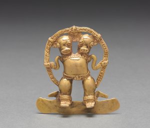 Pingente de figura de duas cabeças, c. 700-1550 (ouro fundido e martelado)