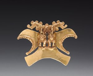 Pingente de figura com cabeça de pássaro dupla, c. 1000-1500 (ouro fundido e martelado)