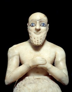 Art Mesopotâmia: Estátua do Intendente Ebih-il. Escultura de albastro, concha, lápis-lazúli e xisto, por volta de 2500 AC (período Sumério, por volta de 2900-2200 AC). De Mari. Altura: 0,525 m. Paris, Museu do Louvre. de Mesopotamian