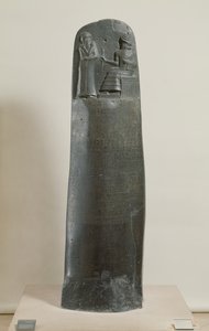 Código de Hamurabi: o deus Shamash ditando suas leis para Hamurabi, rei da Babilônia, encontrado em Susa, Irã, c.1750 aC (diorito) (para detalhes ver 69507)