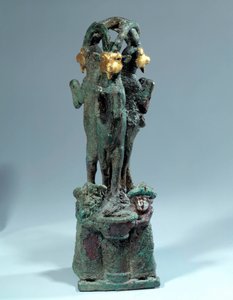 Mesopotâmia: suporte de copo em prata, bronze e ouro em forma de três cabres ibex. Século 18 AC. 1ª dinastia da Babilónia. De Larsa. Paris, Museu do Louvre. de Mesopotamian