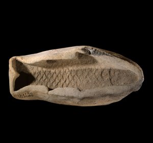 Mesopotâmia: molde de terracota em forma de peixe. Por volta de 1800 AC. Dos pratos reais do Palácio do Rei Zimrilim a Mari. Paris, Museu do Louvre de Mesopotamian