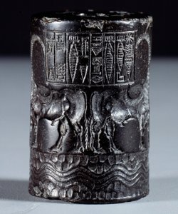 Mesopotâmia: selo cilíndrico em mármore preto em nome do divino Sharkali-Sharri (Shakalisharri), rei de Agade adorna com adornos de búfalos regadores de heros. 2300 AC. Paris, Museu do Louvre de Mesopotamian Mesopotamian