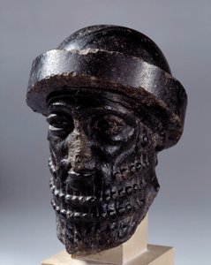 Mesopotâmia: cabeça esculpida em diorite chamada Hammurabi. De Susa. Dim. 0,15x0,1 m. Paris, Museu do Louvre de Mesopotamian Mesopotamian