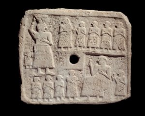 Mesopotâmia: baixo relevo em calcário de Ur-Nanshe (Nossa nanshe), Rei de Lagash. Período Sumério. De Tello Paris, musee du Louvre - Relevo comemorativo para a construção de um edifício religioso por Ur-Nanshe, Rei de Lagash (Ur-Nanshe) (Nossa nanshe) de