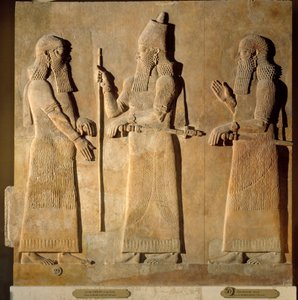 Antiguidades Orientais: detalhe de um relevo de albastro representando Sargão II dando ordens a um alto funcionário, do Palácio de Sargão II ou Sharroukin, rei da Assíria até Khorsabad (Khunsabad) (Mesopotâmia), Iraque. 722-705 AC. Paris. Museu do Louvre