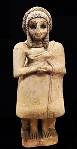 Estátua de uma adoradora em vestido simples, Khfajah, Mesopotâmia, c.2650-2550 BC (gypsum)