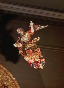 Um anjo acima do retábulo da Capela de São José (madeira pintada) de Mexican School