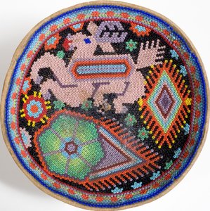 Taça Huichol de Sierra Madre, México (têxtil) de Mexican School