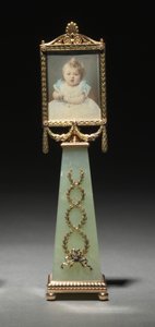 Miniatura emoldurada: Retrato da Grã-Duquesa Olga, empresa de Peter Carl Fabergé (1846-1920), miniatura pintada por Johannes Zehngraf (1857-1908), antes de 1896 (ouro, rubis, diamantes, guache, marfim, vidro) (ver também 499672 E 499674)