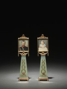 Miniaturas emolduradas: retrato do czar Nicolau II e retrato da grã-duquesa Olga, firma de Peter Carl Fabergé