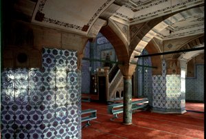 Vista interior da Mesquita Rustem Pacha (1560-1564)