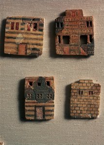 Arte minóica: pequenos azulejos de cerâmica representando casas minóicas. 1700-1600 AC. Heraklion, Museu Arqueológico de Creta - Arte minóica: pequenos azulejos de cerâmica representando casas minóicas. 1700-1600 A.C. Museu Arqueológico, Heraklion, Creta,  de Minoan