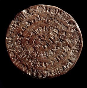 O disco de Phaistos (Phaistos Disk, Phaestos Disc) (Minoan Art - 1700 - 1600 BC) coberto com hieróglifos. de Minoan