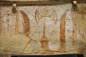 Larnax Minoan Chest decorado com chifres de consagração de Minoan