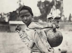 Construir um império na era fascista: Menina abissínia, 09/05/1936 (foto a p/b) de Modestino Baldinetti
