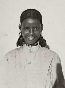 Construir um império na era fascista: Menina abissínia, 09/05/1936 (foto a p/b) de Modestino Baldinetti