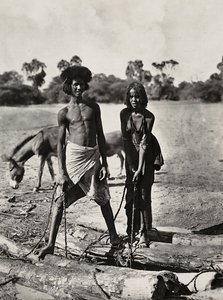 Construir um império na era fascista: Beni-Amer indigenes num poço de água, 09/05/1936 (foto a p/b)