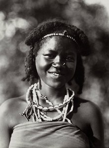 Construir um império na era fascista: Cunama girl, 09/05/1936 (foto a p/b) de Modestino Baldinetti